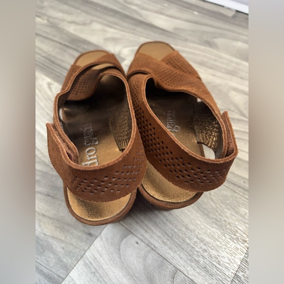 NWOB Pedro Garcia 6.5 Suede Women's Brown Wedges - Picture 3 of 6